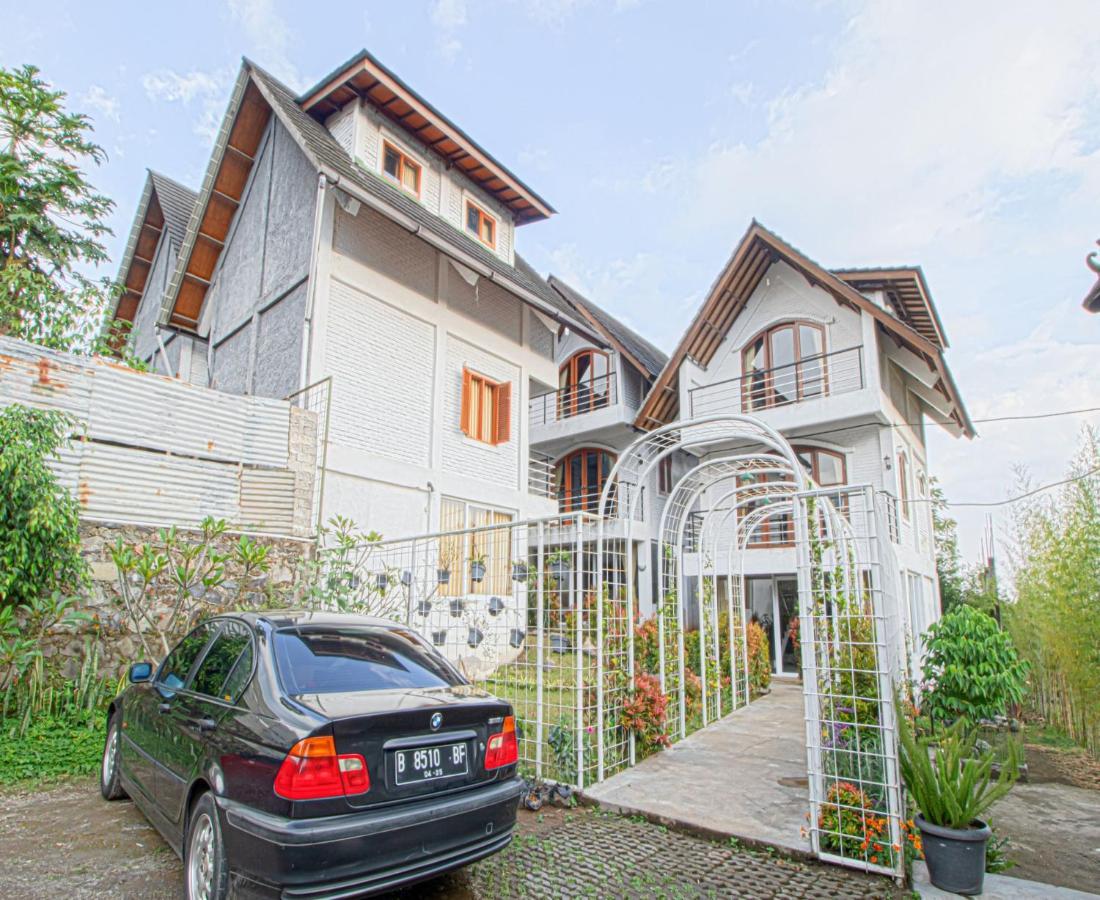 D'Journey Hotel Lembang Buitenkant foto