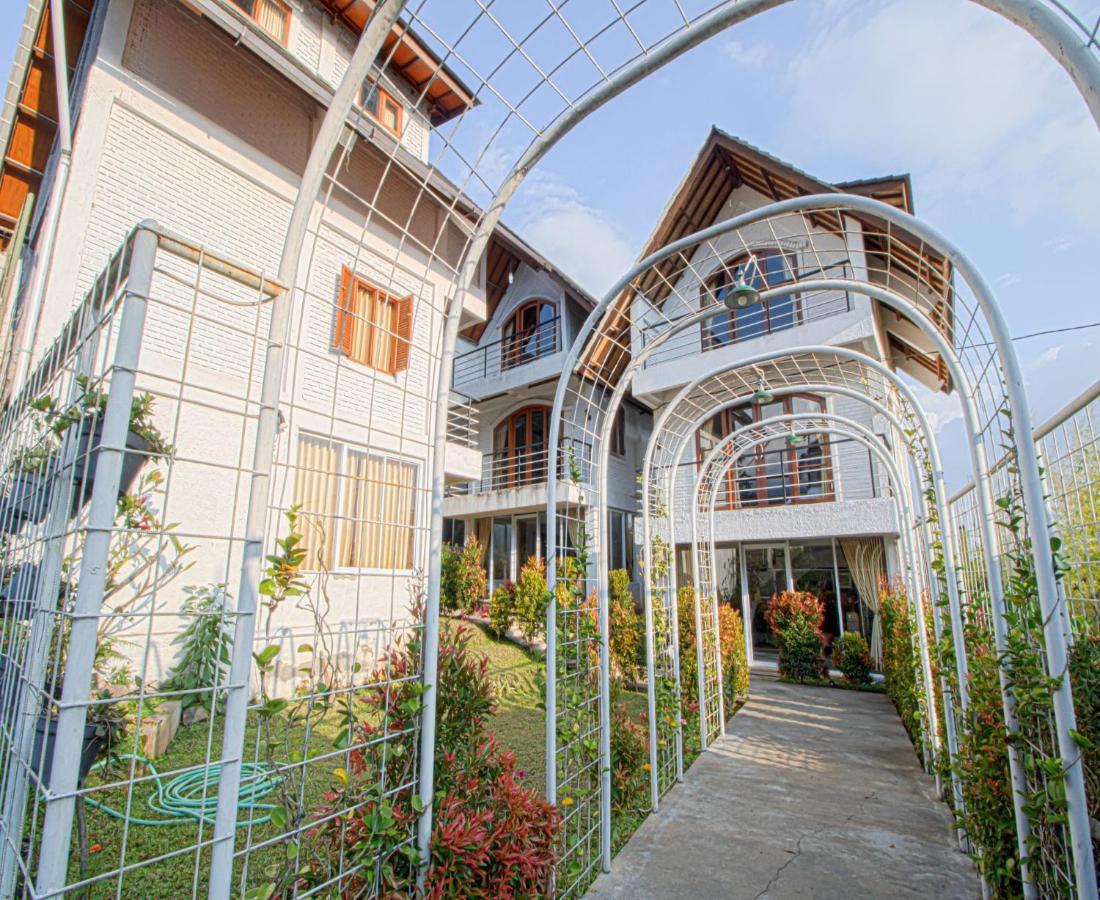 D'Journey Hotel Lembang Buitenkant foto